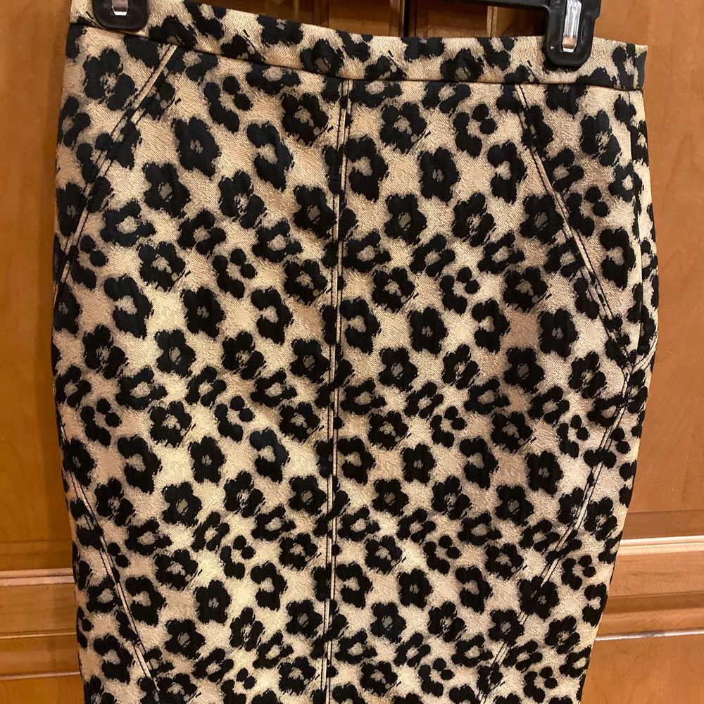 Gorgeous skirt in tan and black